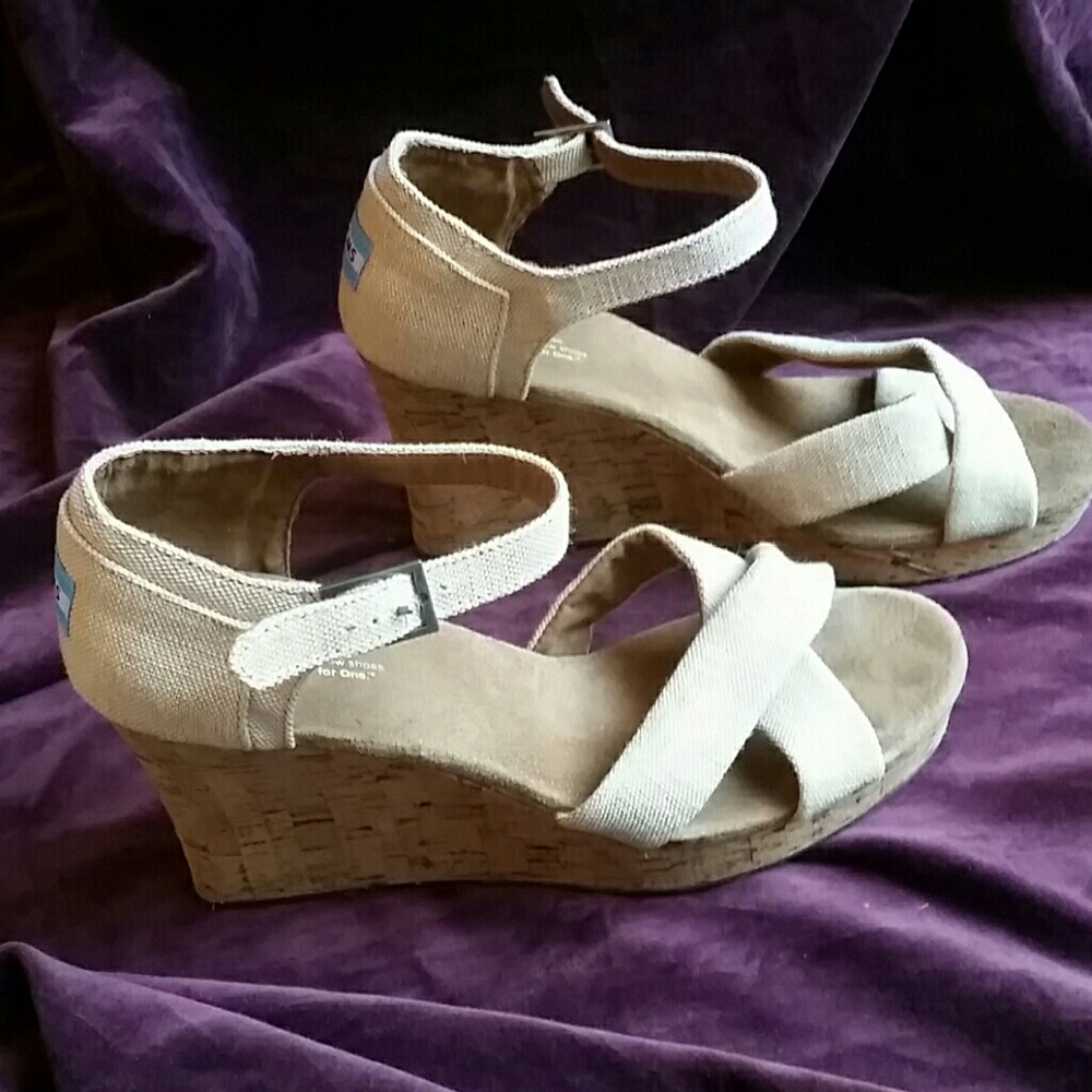 Tom's wedge sandle size  12